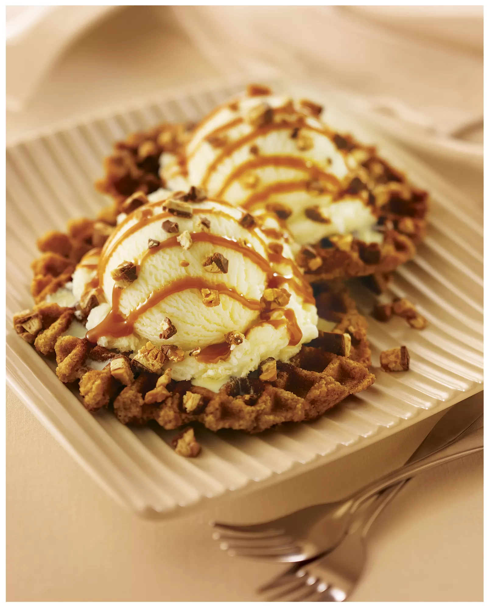 snicker_s-waffle-cookie-sundae marsfoodservices image