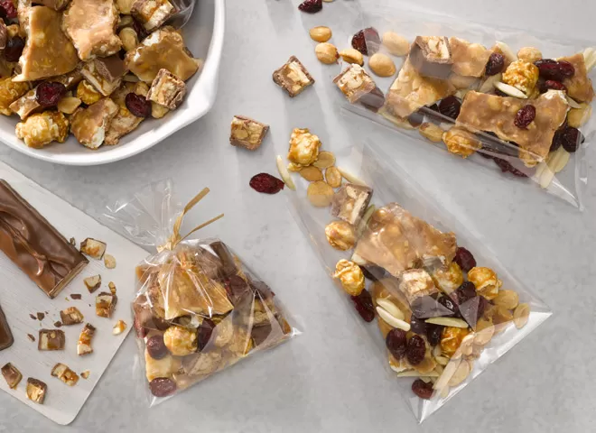 walkaway-treat-bags-made-with-snickers-bars marsfoodservices image